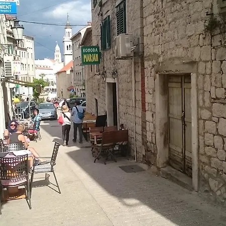 Karmen's One 아파트