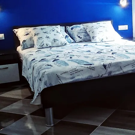 Karmen's One Apartment Split