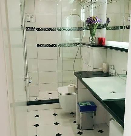 Karmen's One Apartment
