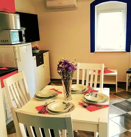 Karmen's One Apartment *