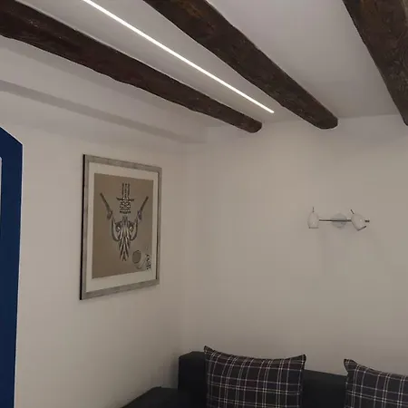 Karmen's One Apartment *